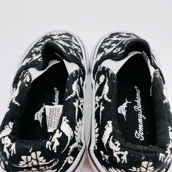 TOMMY BAHAMA BABY BOY SLIP ON SNEAKERS WITH DINOSAUR PRINT SIZE 6 - Picture 10 of 13